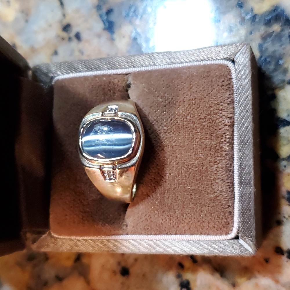 Mens cats eye ring, with side diamonds, size 10 1/4
